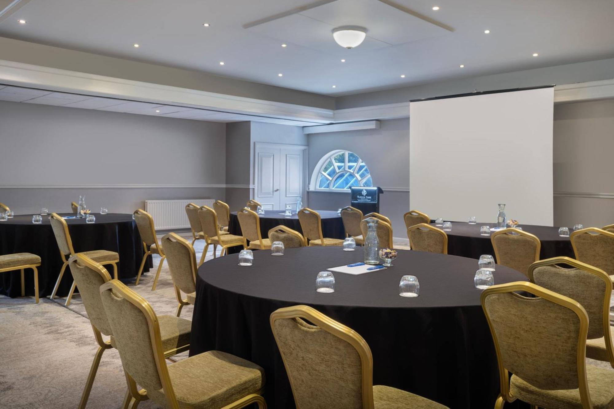 Delta Hotels By Marriott Tudor Park Country Club Μέιντστοουν Εξωτερικό φωτογραφία